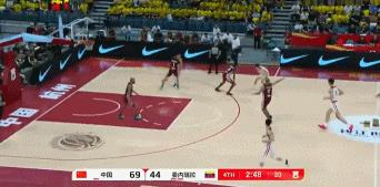 在锋线少了曾凡博和张镇麟的情况下，王俊杰是一个很好的选择！
有防守，有三分！
本