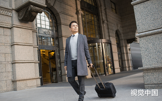 派出所神操作！南溪县副县长假装丢钱包去报案，民警：先帮所长拼夕夕砍个空气炸锅再说