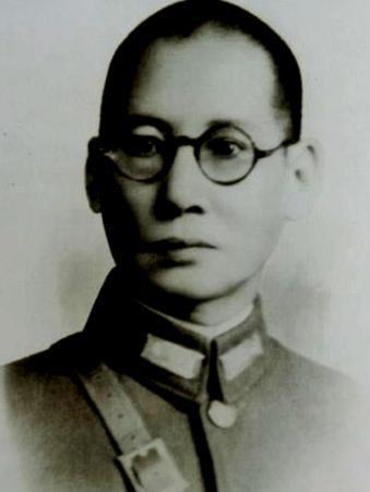 1947年盛夏，国民党元老龙云之子龙绳祖在南京火车站突遭宪兵扣押，龙云奔走求告却