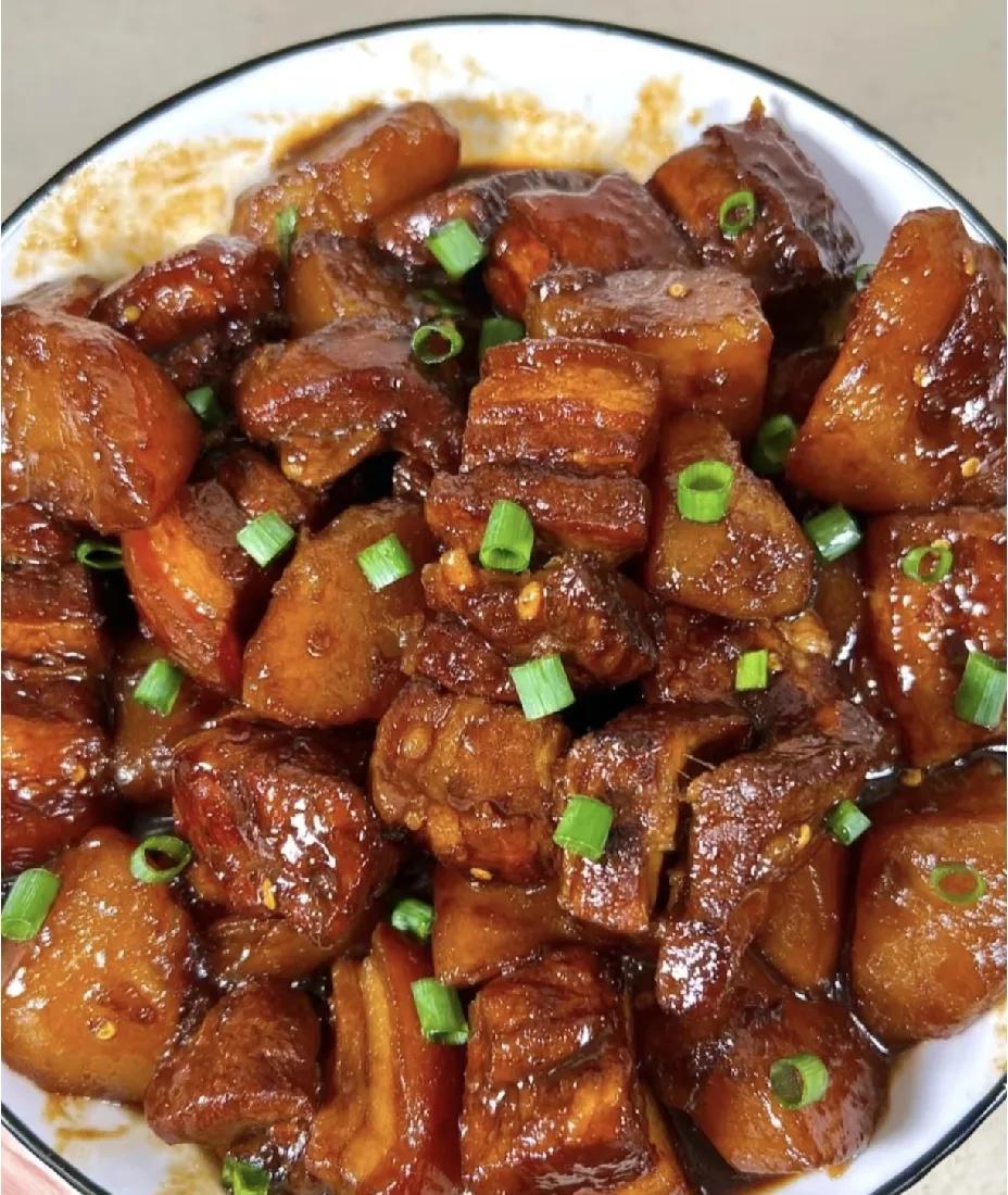 #做红烧肉时，用冰糖还是白糖#用冰糖炒出颜色，上色[比心][比心][比心]方法如
