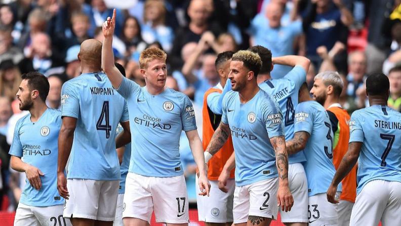 同城死敌再对决，曼联曼城争雄夜