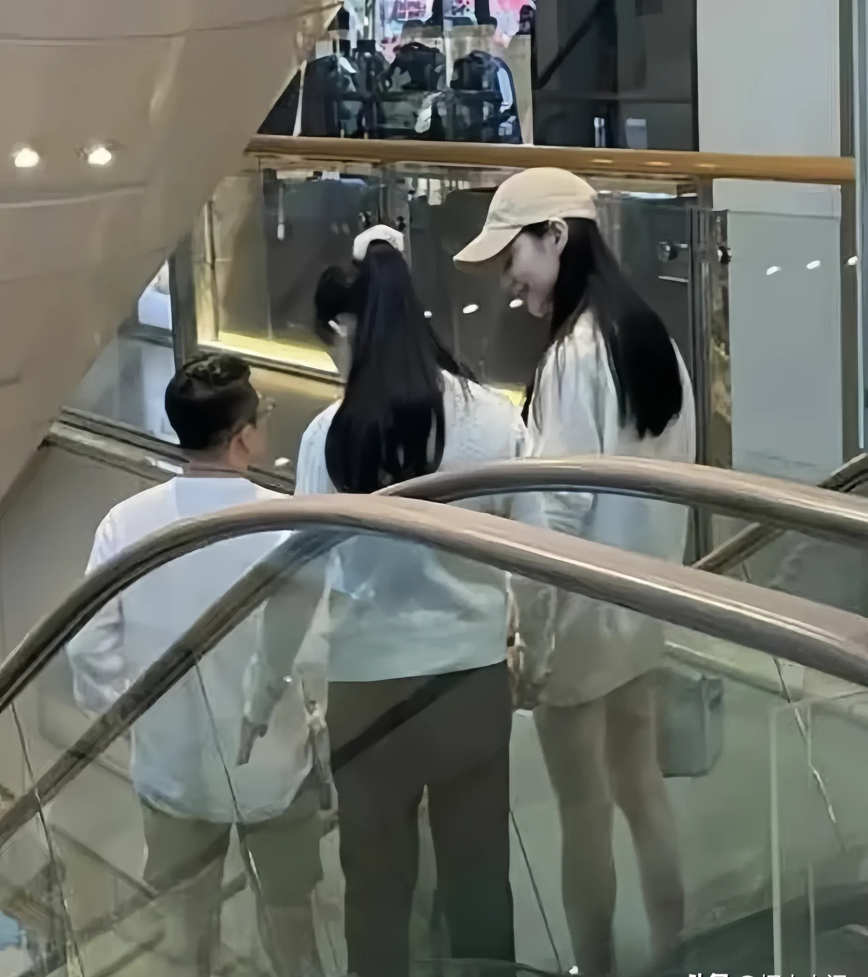 汪小菲现在很平静











到底发生了什么？汪小菲像变了一个人似的，