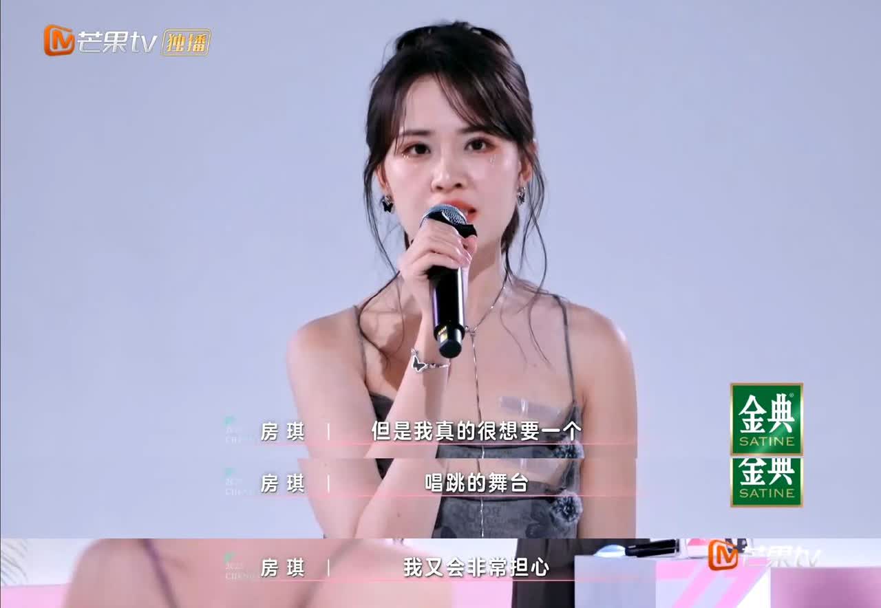 叶童开撕房琪！
4月4号，62岁的叶童怼房琪道：“你这样去怀疑我的精力，我觉得