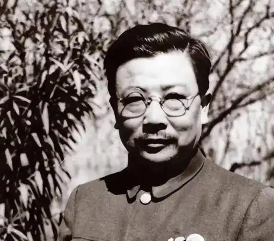 1949年，毛主席远赴苏联，离开前特意嘱咐李克农，等我一离开北京，你须把一人给我