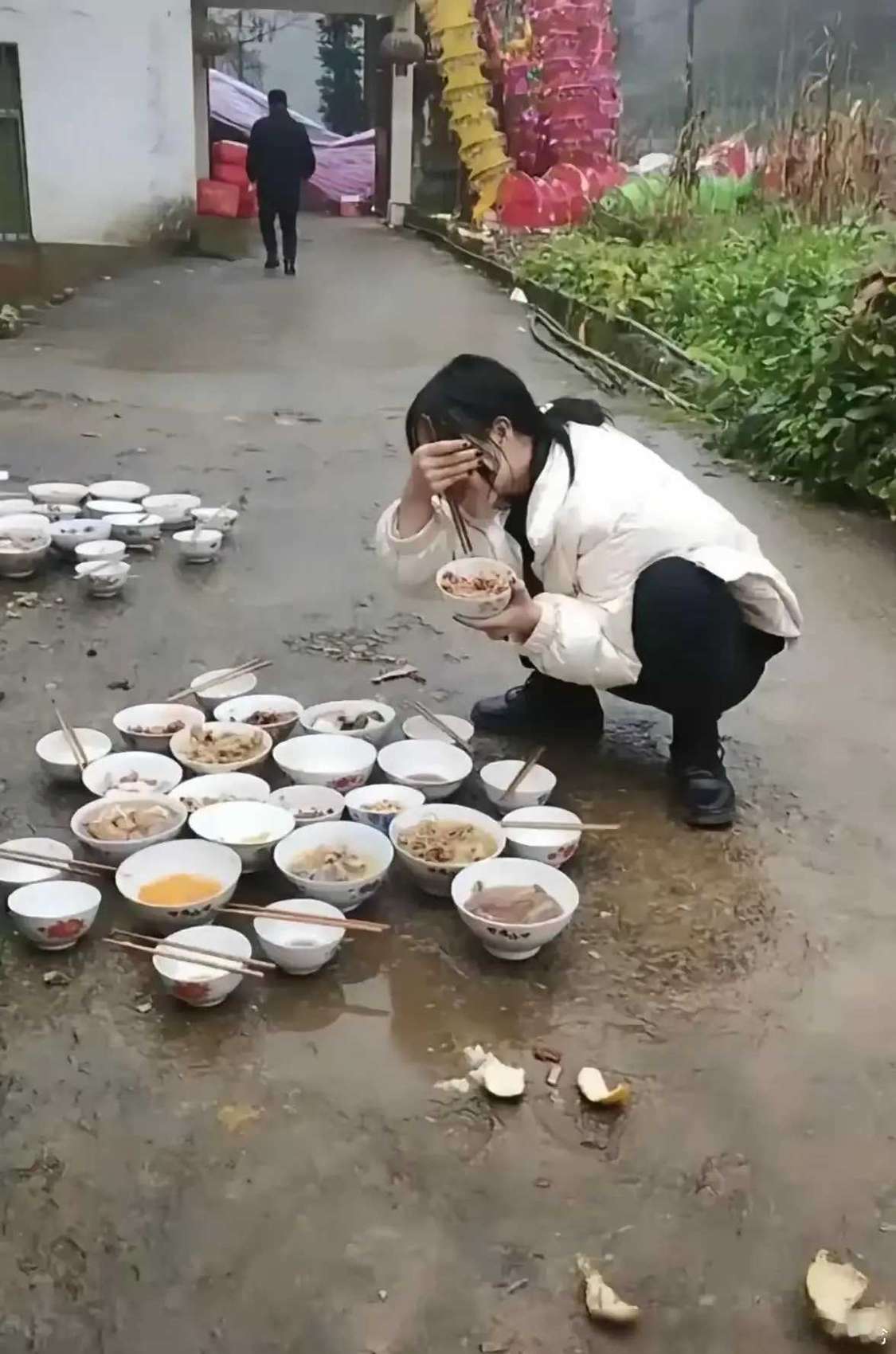 这是哪个地方的习俗，真没见过。