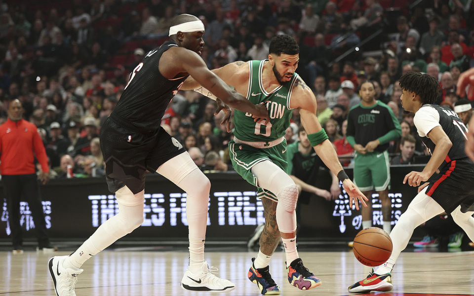 北京时间3月24日，NBA常规赛，凯尔特人客场以129-116击败开拓者，豪取五