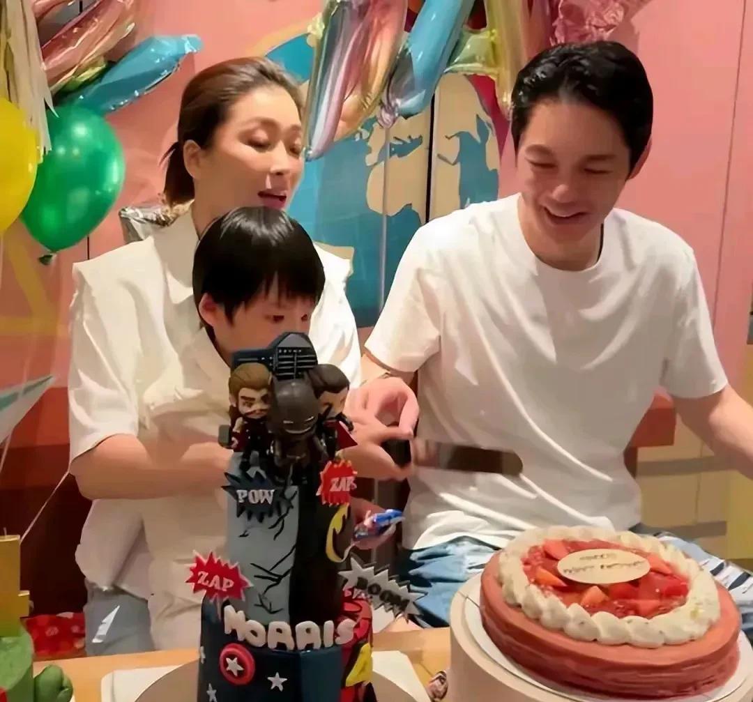 傅程鹏这波操作可真是让人摸不着头脑，他和前妻这是冰释前嫌了？
谁能想到，傅程鹏和
