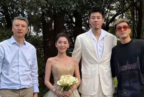 张镇麟大婚辽篮集体缺席 郭艾伦到场被催婚