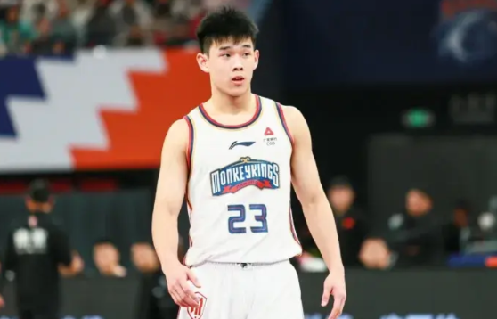 不看不知道，这就是差距；

郭昊文，600万元，场均16.1分；

李添荣，20