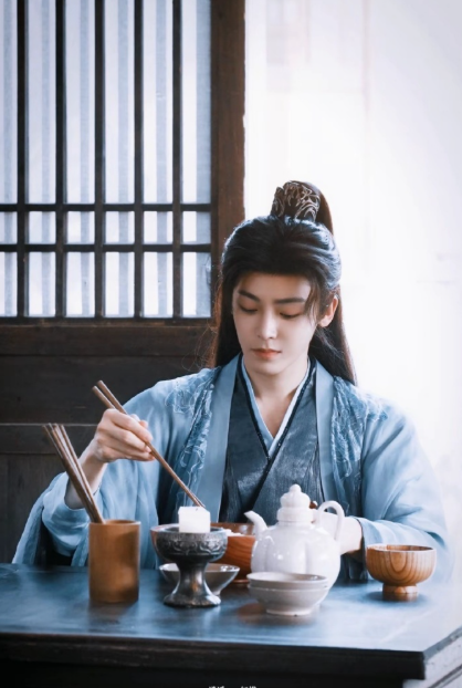 洗脑神曲配绝绝子颜值！红烨的美自带神性妖性双重buff，危险魅惑让人欲罢不能，嘴