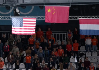 全网揪心的一幕来了！米兰冬奥会速滑男子1500米决赛，宁忠岩冲线后紧张到不敢看成