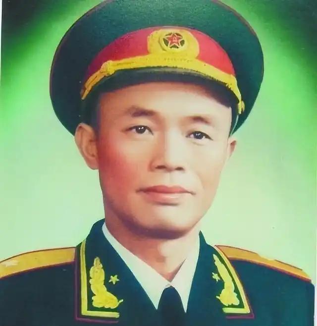 [浮云]1979年，钟伟将军的弟弟因为偷牛被抓，县领导来信：您弟弟被判了5年，如