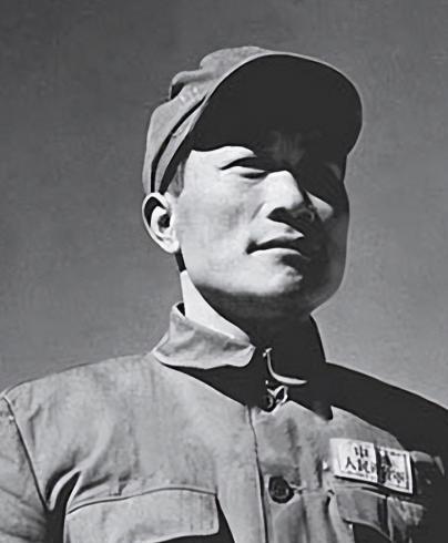 1972年，开国中将张国华的骨灰送达北京时，周总理悲痛的说道：“中央正要重用他的
