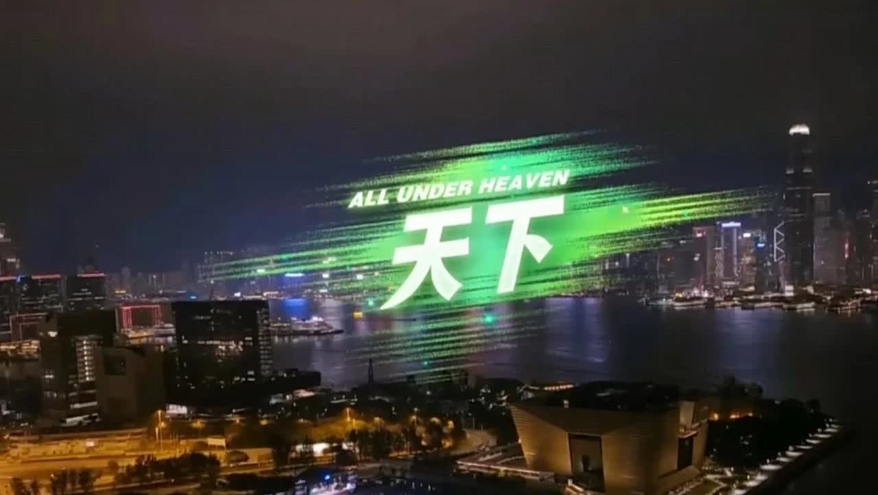绽放多元季维多利亚港的演出圆满落幕，二饼力哥和老同学合作的《天下》没能超越《苹果