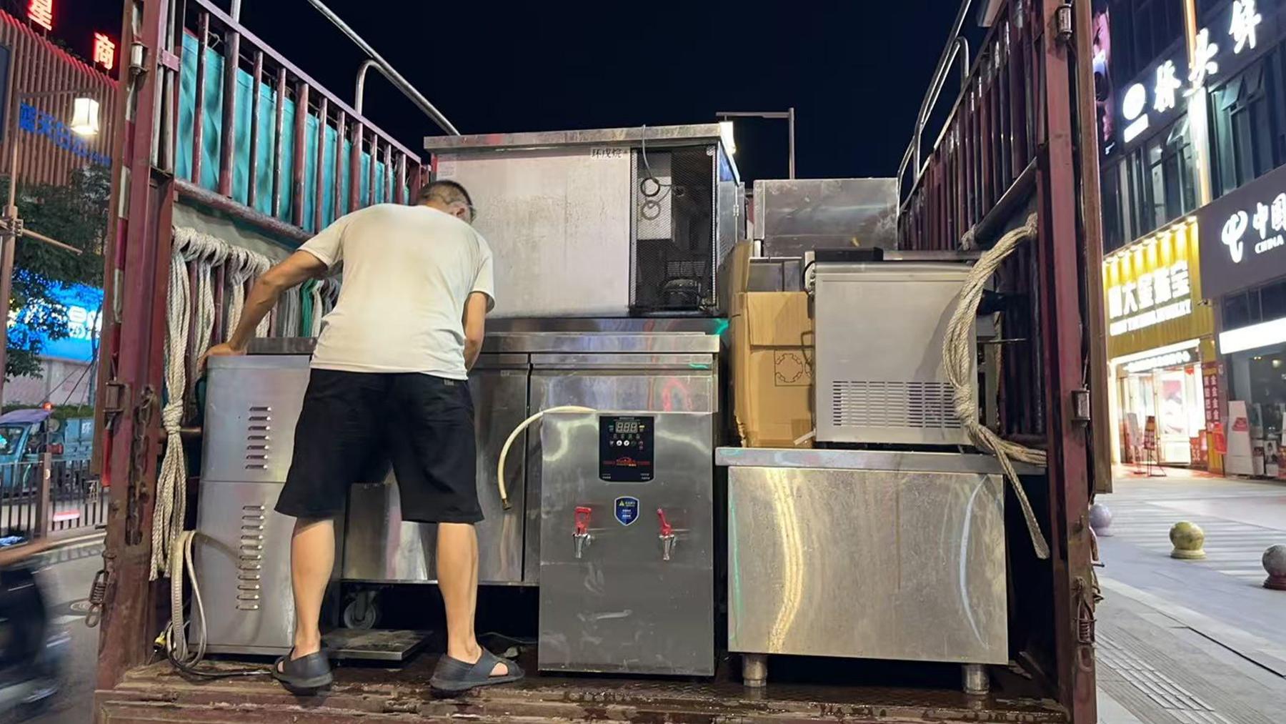 一天拆三家店，茶咖设备回收商快忙不过来了