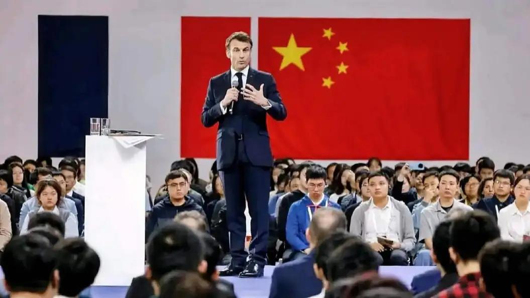 马克龙刚走德国外长就到，美国趁机在背后出手！