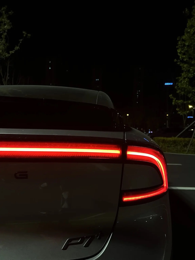 虽然我也不觉得这个灯帅
但是这个车真的不错，4个月开了8000公里了，空间真的真