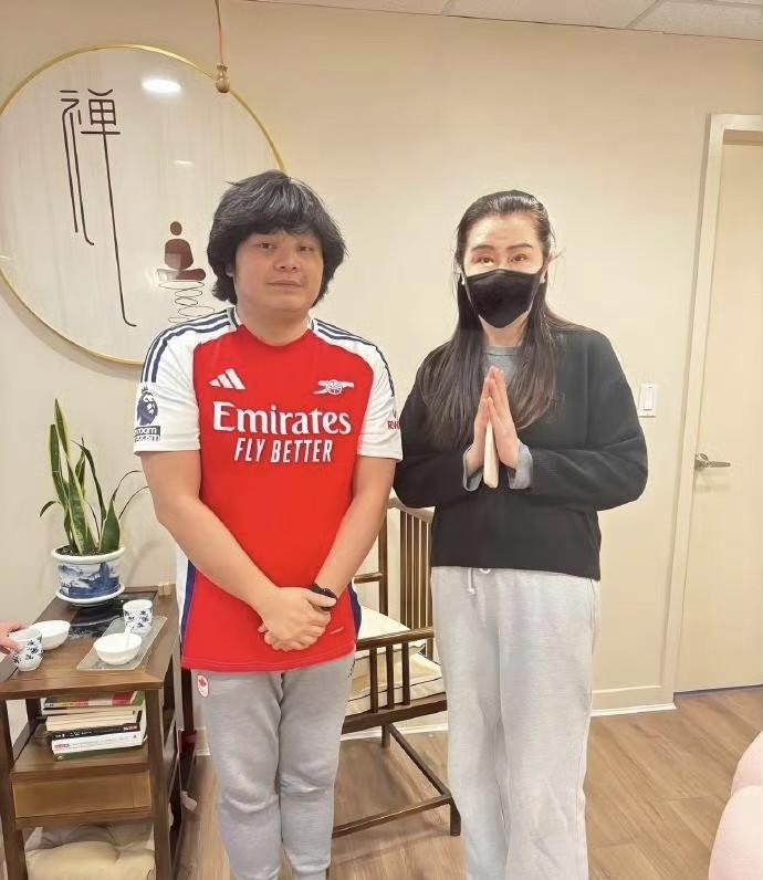 王祖贤艾灸馆收入曝光！
原来王祖贤的艾灸馆这么赚钱啊，真是低估她了！
不少客人已