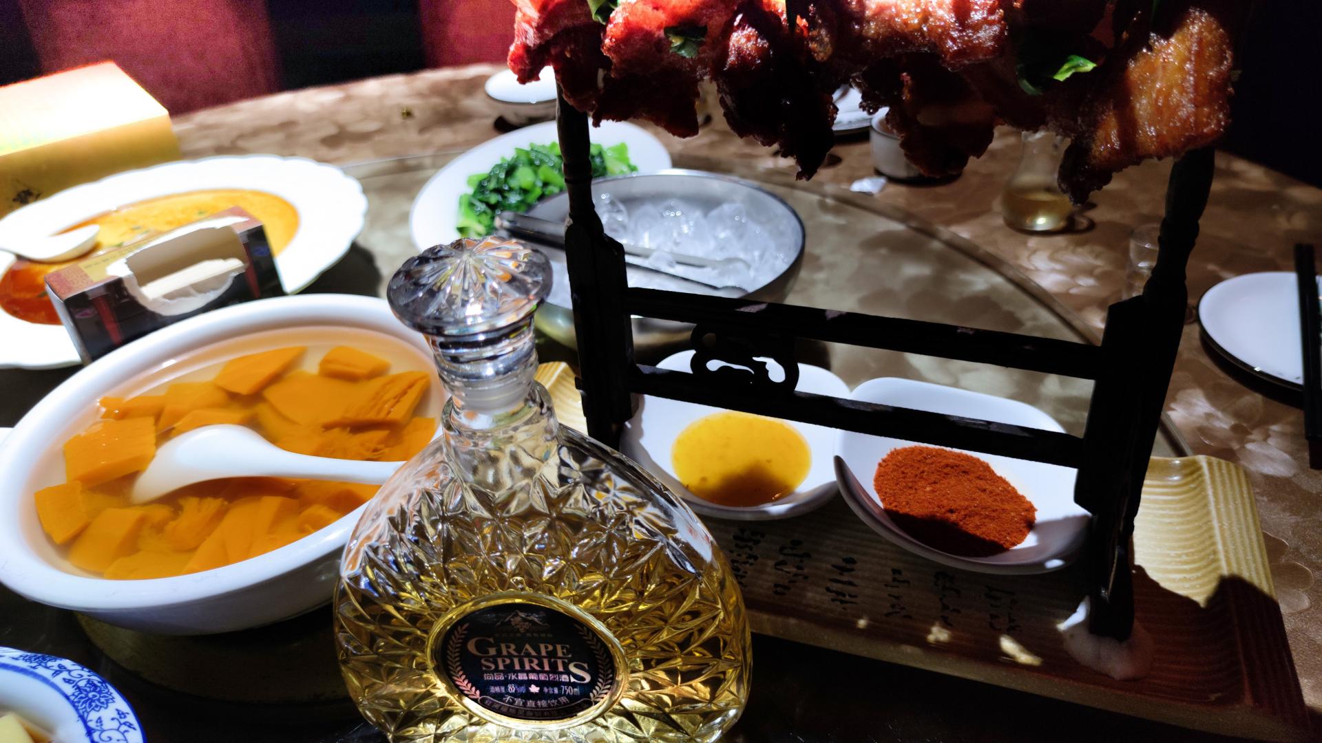 83度酒喝过吗? 加冰猛灌，魂勾走｜谁喝谁喊“这是炸场神器啊”