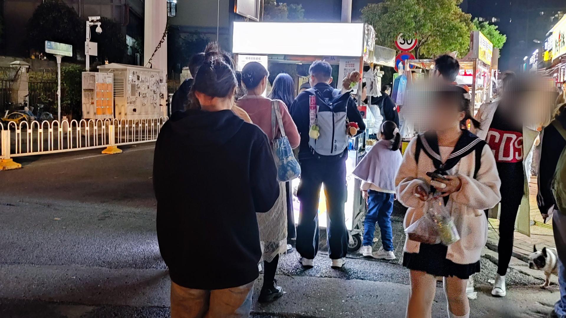 中年失业负债，我带娃在武汉摆地摊之4：三个月的摆摊小见闻！