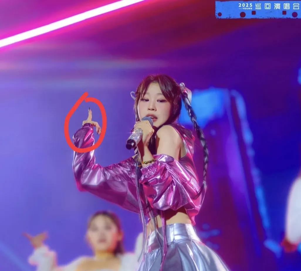 之前一直想不明白，小沈阳的演唱
为什么不找大明星来站台？只找女儿？
看了评论区，
