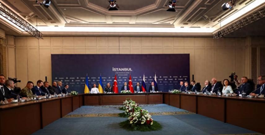 俄乌见面30分钟就谈崩，俄方代表当场表态，普京不是想见就能见。



俄乌冲突已