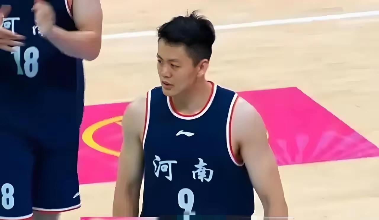 辽宁球迷要失望了。姜宇星11投3中，三分4中1，罚球4中1，仅仅得到8分。今年夏