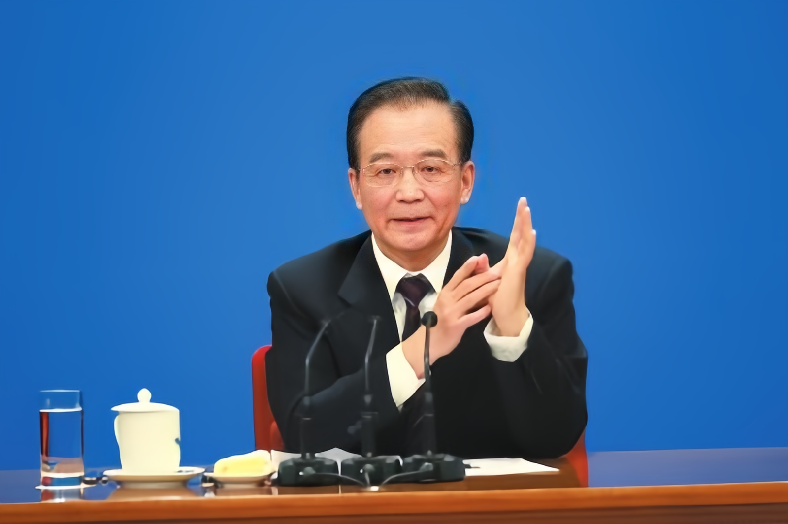 2012年温家宝主持任期内，最后一次记者招待会，时间长达3个多小时，是近年来时间