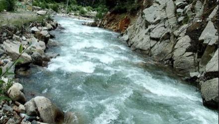 仁怀一建筑公司向桐梓河倾倒弃渣弃土，被罚5500元......