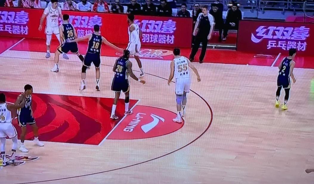 CBA广东队大胜辽宁队44分，我发现3个很有意思的现象

1、你们发现没！杜润旺
