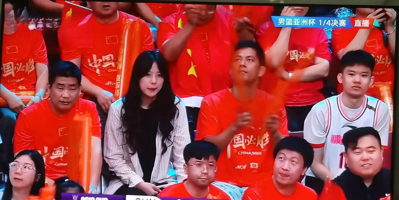 半场比分46比35！男篮亚洲杯中国队把韩国队的三分防熄火了！
男篮亚洲杯中国对韩