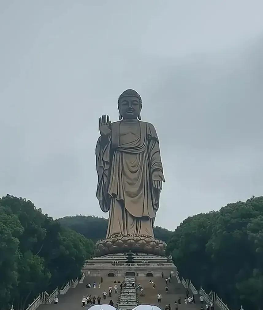 是不是应该早点这么整？无锡2：0赢下常州。灵山大佛面前放了两个球。如果放三个，是