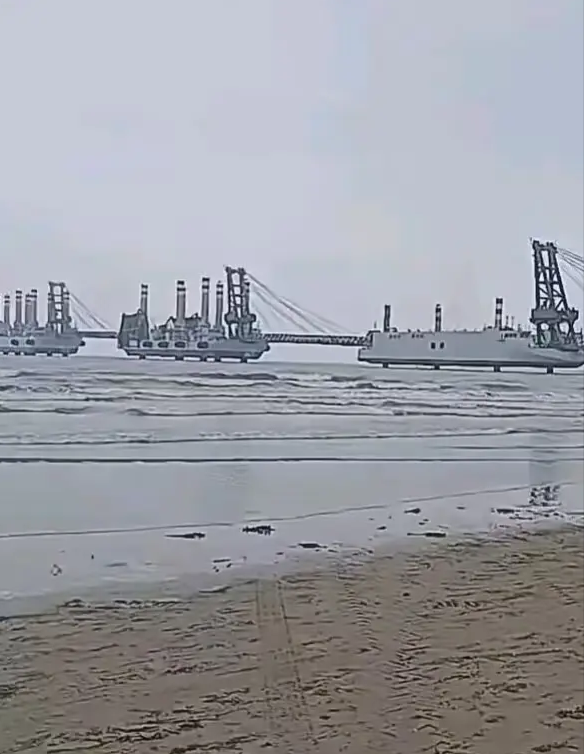 哪个人材想的，铁锁船现代版？