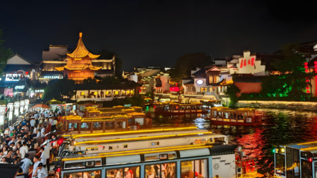 南京“黄金周”成全国最火城市，南京商旅“夜泊秦淮”登上顶流