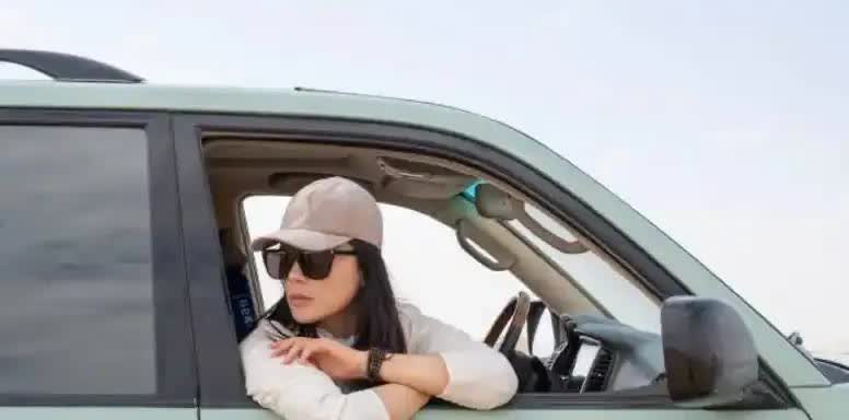 坐别人车不要做的六件事
1，不要在副座上呼呼大睡，因为影响驾驶员情绪。
2，