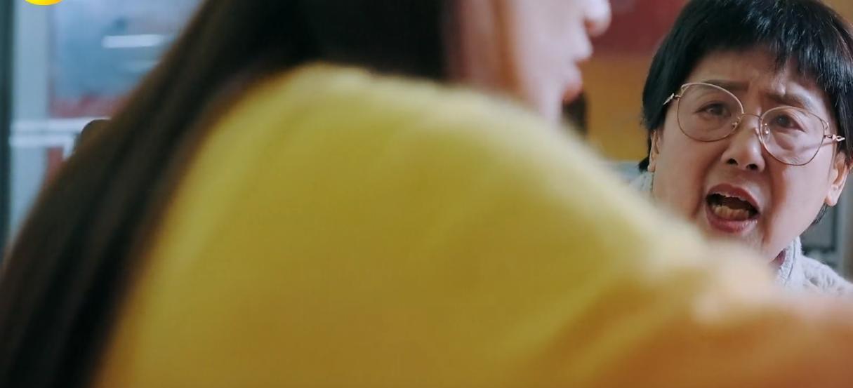 黄圣依，给天底下想离婚的女人，上了很重要的一课
离婚后，黄圣依搬回了上海的娘家，