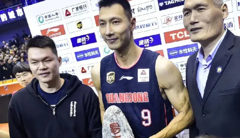 为啥以前整个CBA联赛所有球队都怕广东？说实在的，易建联在广东宏远，谁能不怕？