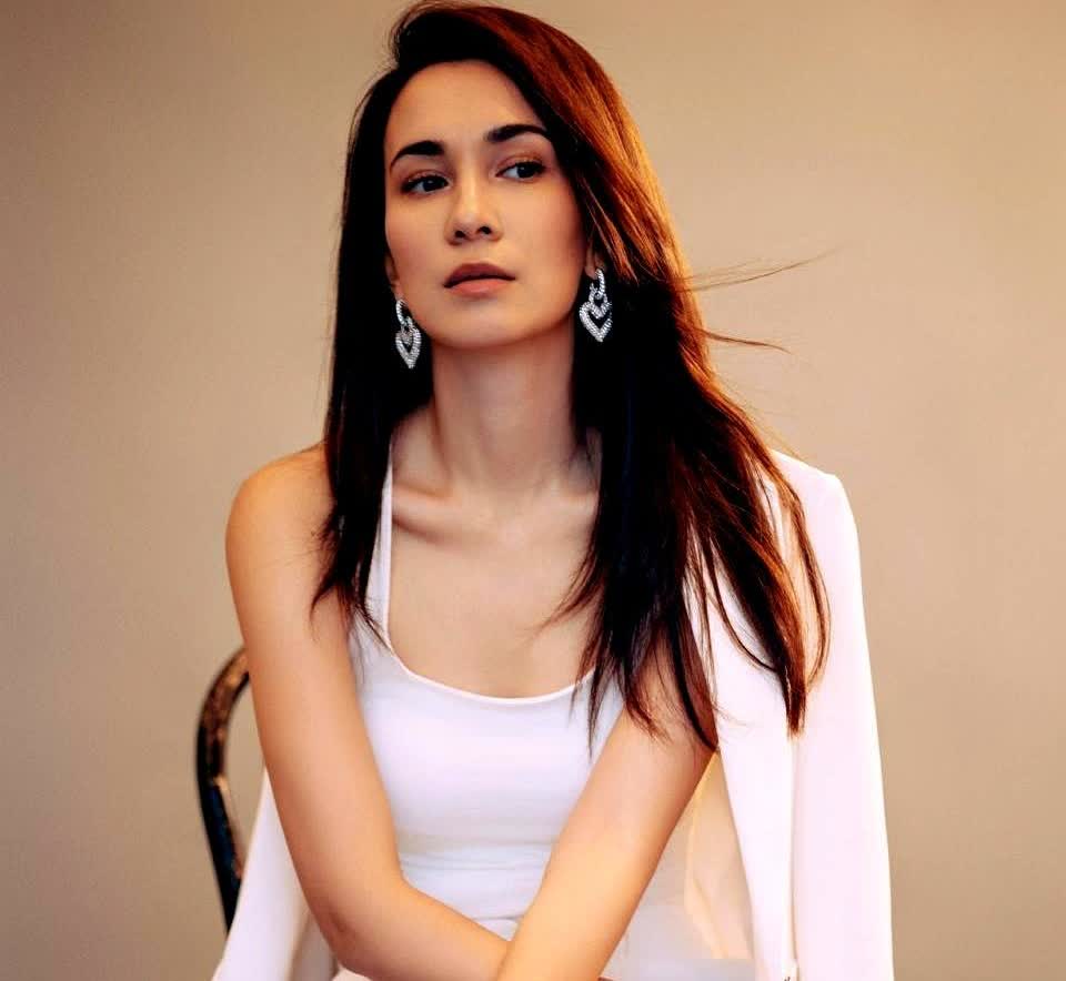 同样是星二代婚姻，佟丽娅与卢靖姗父亲截然不同的婚前忠告，让网友吵翻了天！

