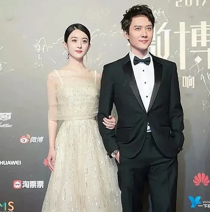 俗话说"家丑不可外扬"，冯绍峰妈妈偏把儿子离婚当连续剧聊上了热搜！老太太抹着眼泪