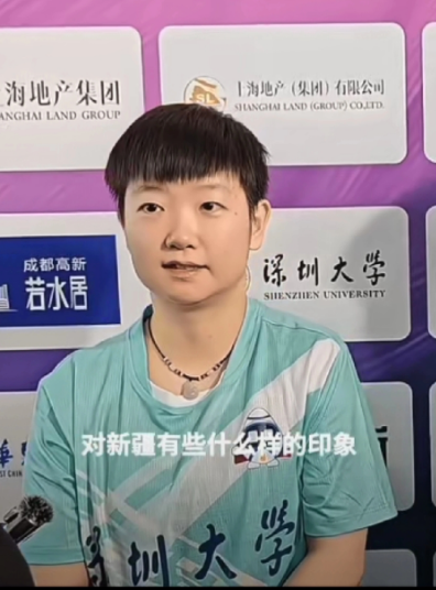 孙颖莎央视采访这段也太可爱了吧！

李叔问她对新疆的印象，

她老实说前几年来过