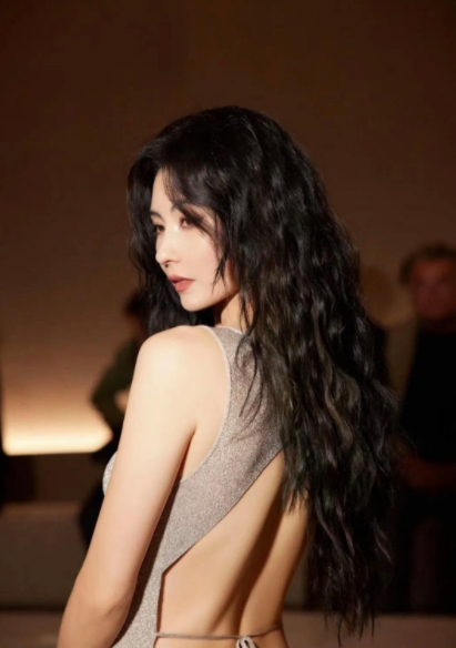 柏芝风情，一抹靓丽。你喜欢她吗？