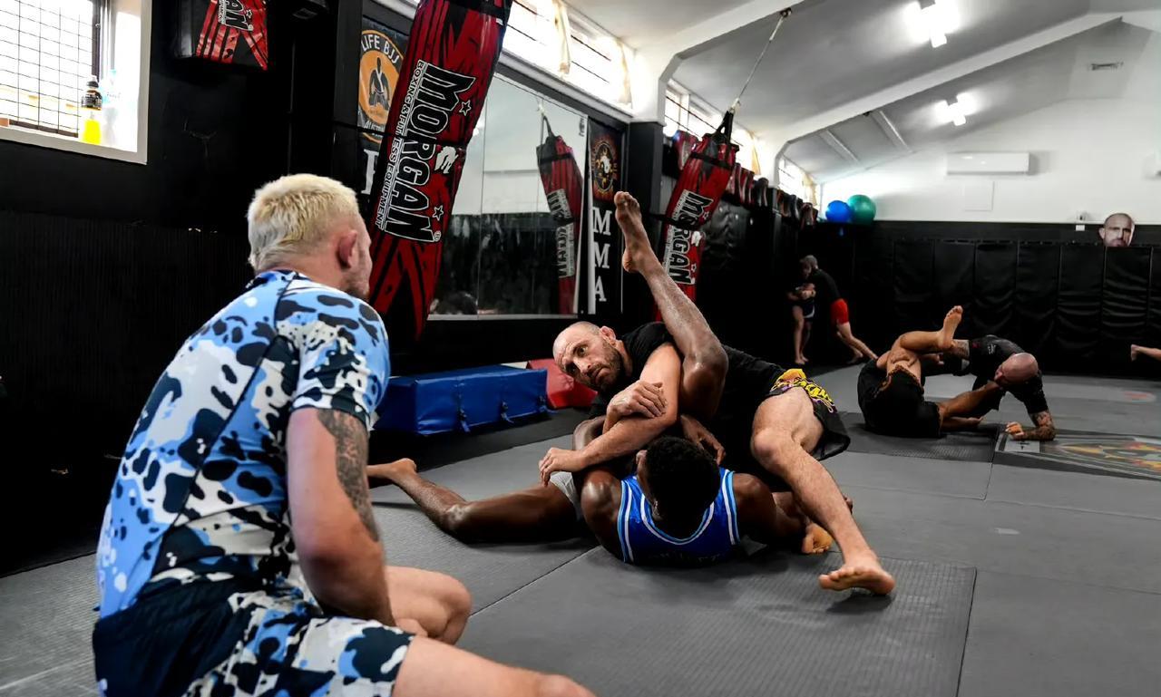 UFC赛场风云再起，冠军战一触即发！“大帝”沃尔卡诺夫斯基与“JDM”杰克·德拉