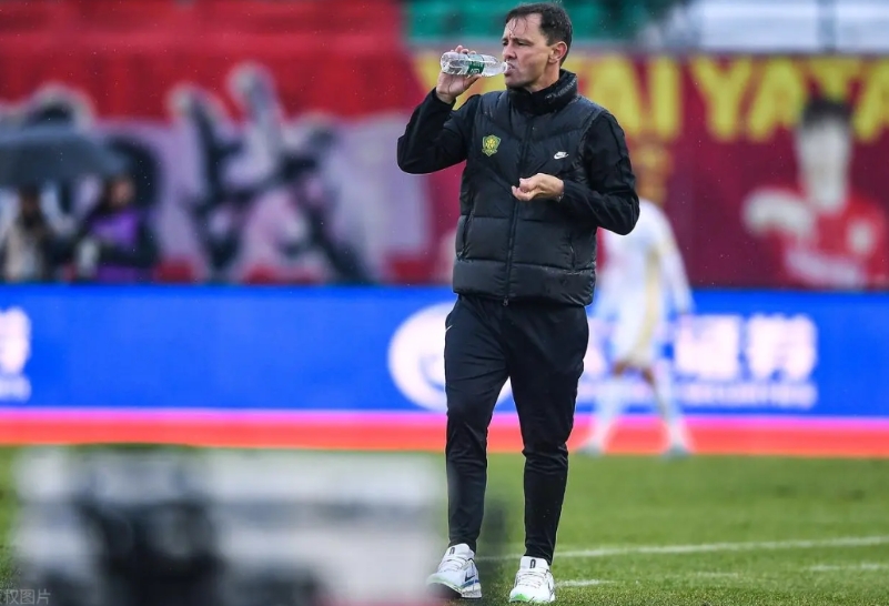 北京国安俱乐部或许也在纠结了，到底要不要和拉米罗续约呢？这位西班牙主教练带领球队