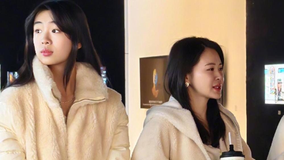 佟大为带17岁女儿拍戏，俩女儿拜师刘天池，长相都很一般就是个高