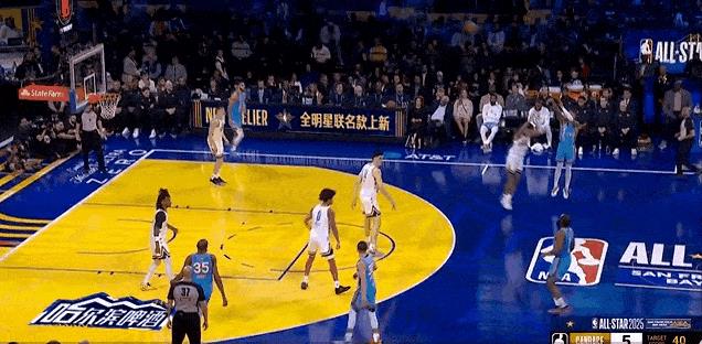 这就是主场优势！库里开局连得五分！
在今天NBA全明星赛奥尼尔队vs坎迪斯队的比