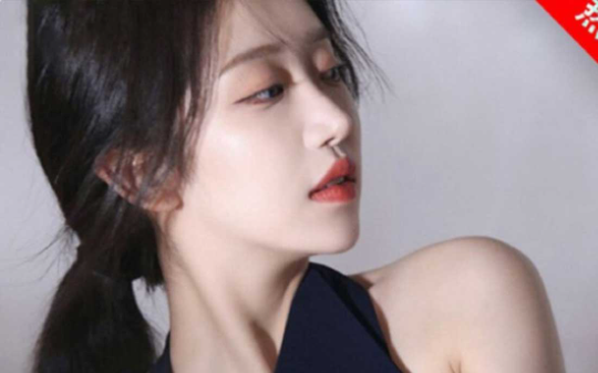 重生后我看着男助理偷走公司机密数据，在报警前，先给他发了一条感谢短信