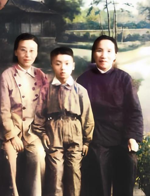 朱旦华说：我结识最多的毛家妯娌是丈夫毛泽民的结发妻，她一生守护这个家，守护毛家的