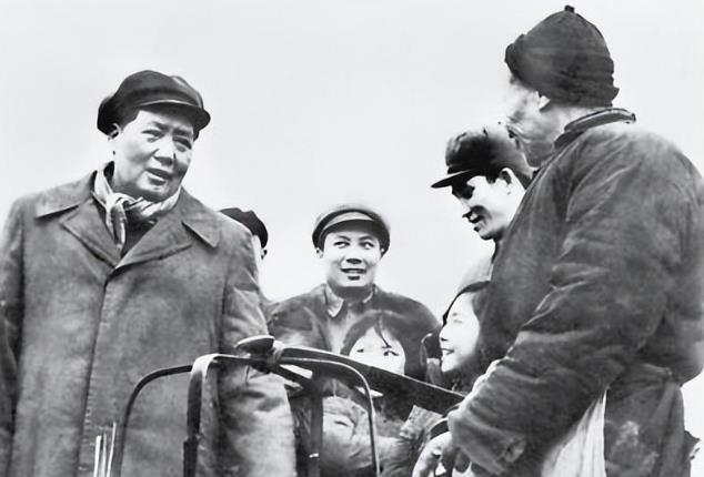 1936年，谢觉哉去医院看望生病的徒弟吴吉清，却发现他不在病床上。于是，他随手拉
