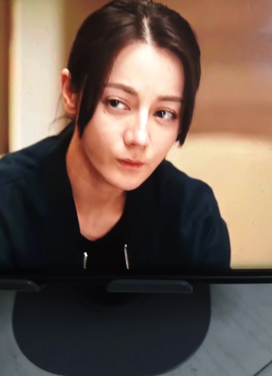 《利剑玫瑰》
第三十集预告，
瘸哥到底是谁？邓妍百思不得其解。
抓了这么多年的犯