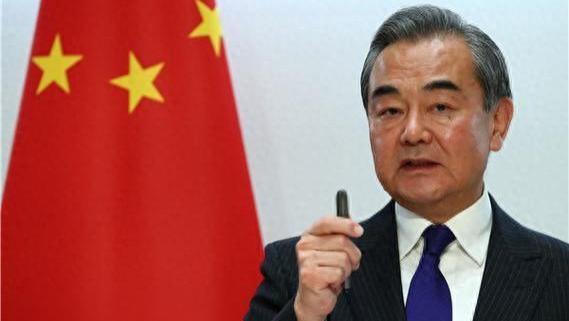 为逼我方谈判，美方连出四招，挑拨中国合作伙伴，王毅回应亮了